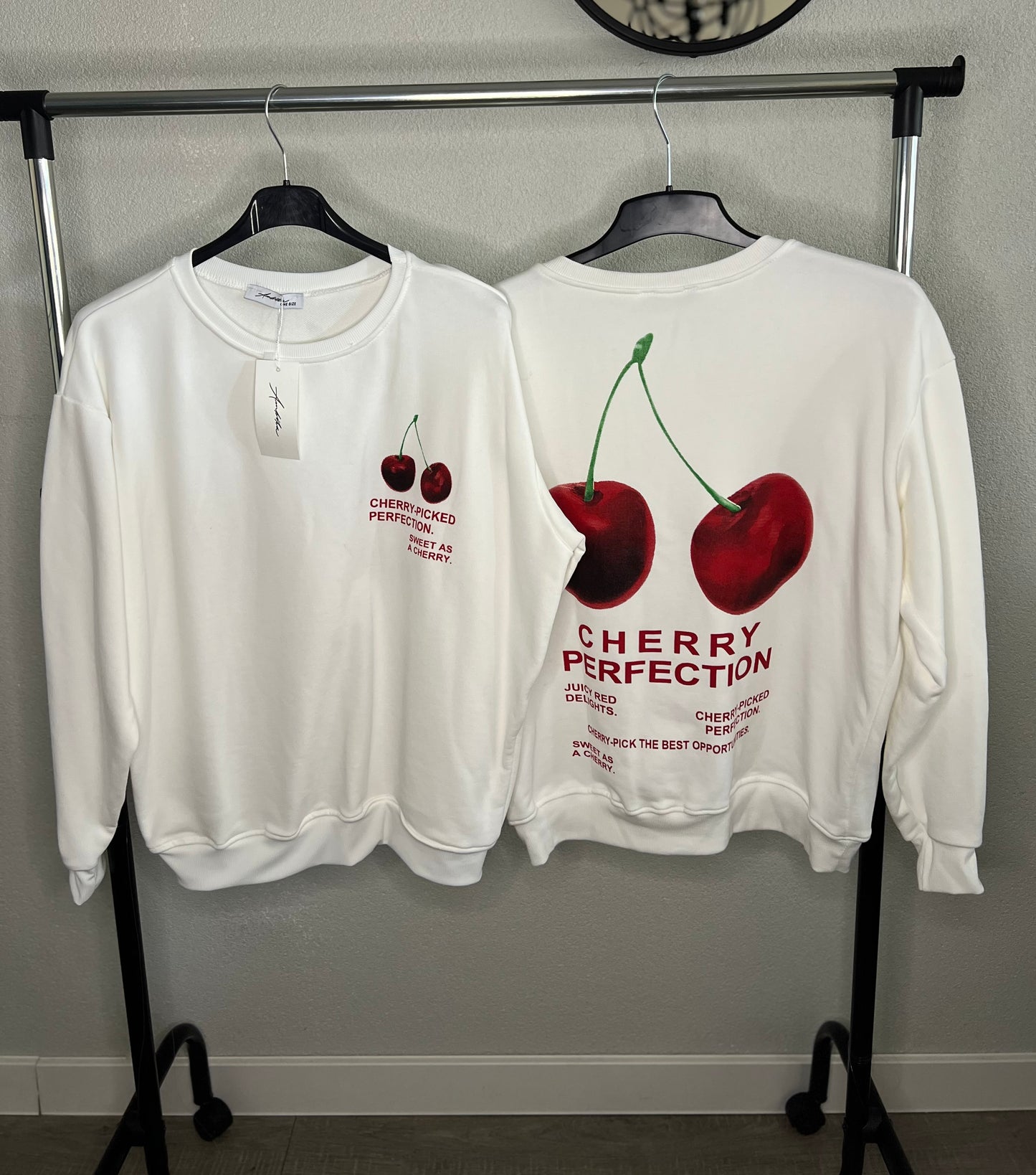 Witte cherry sweater